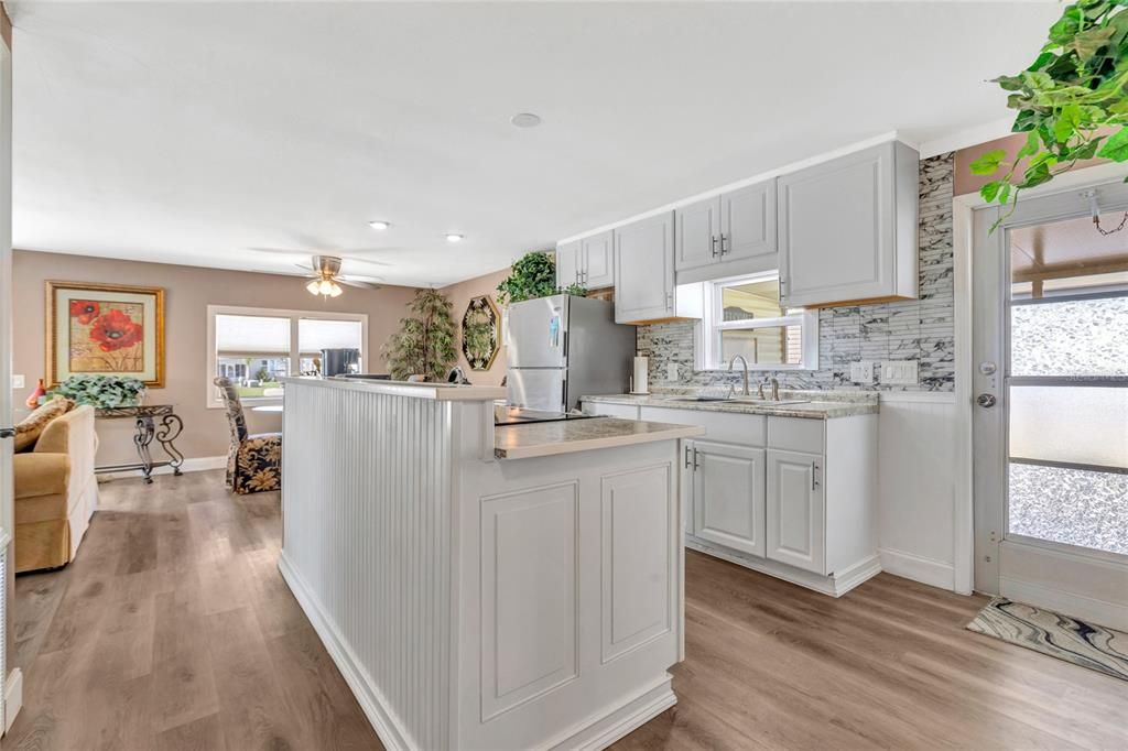 For Sale: $170,000 (2 beds, 2 baths, 936 Square Feet)