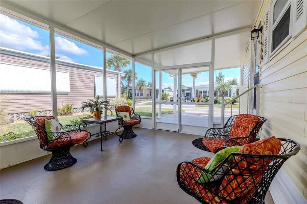 For Sale: $170,000 (2 beds, 2 baths, 936 Square Feet)