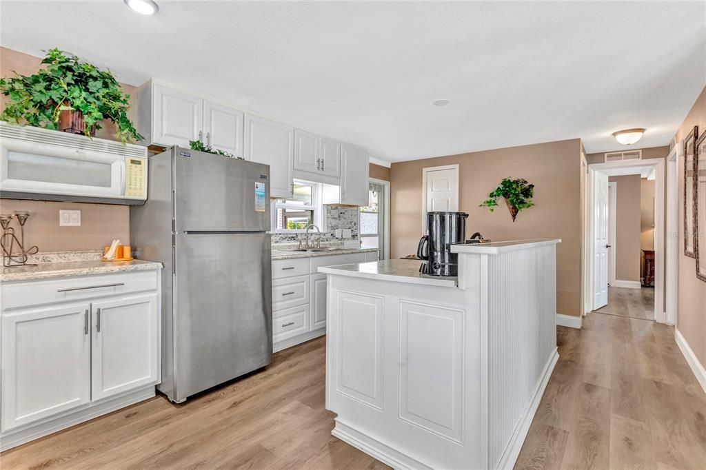 For Sale: $170,000 (2 beds, 2 baths, 936 Square Feet)