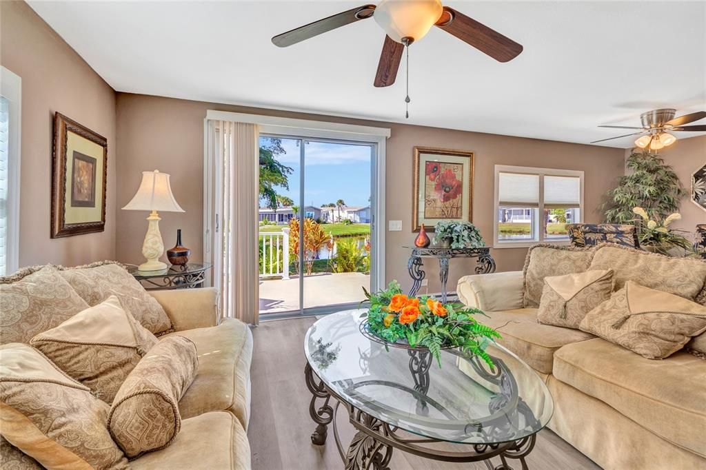 For Sale: $170,000 (2 beds, 2 baths, 936 Square Feet)