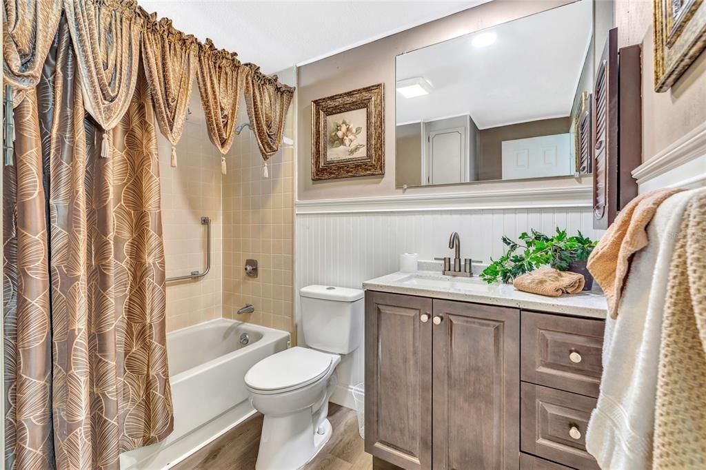 For Sale: $170,000 (2 beds, 2 baths, 936 Square Feet)