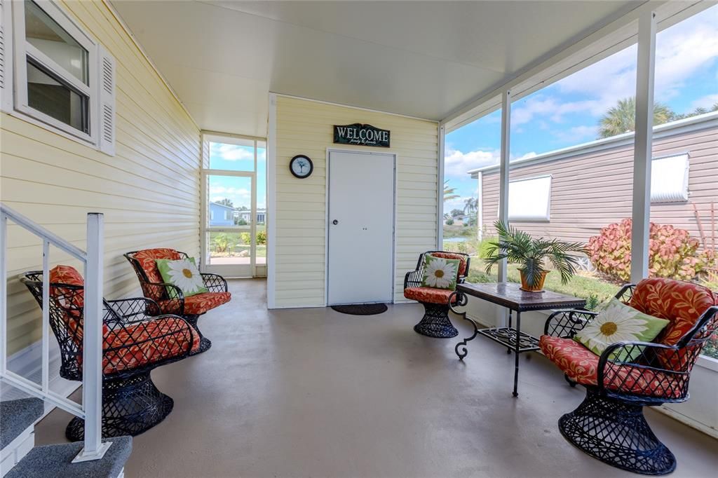 For Sale: $170,000 (2 beds, 2 baths, 936 Square Feet)