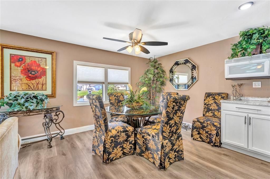 For Sale: $170,000 (2 beds, 2 baths, 936 Square Feet)