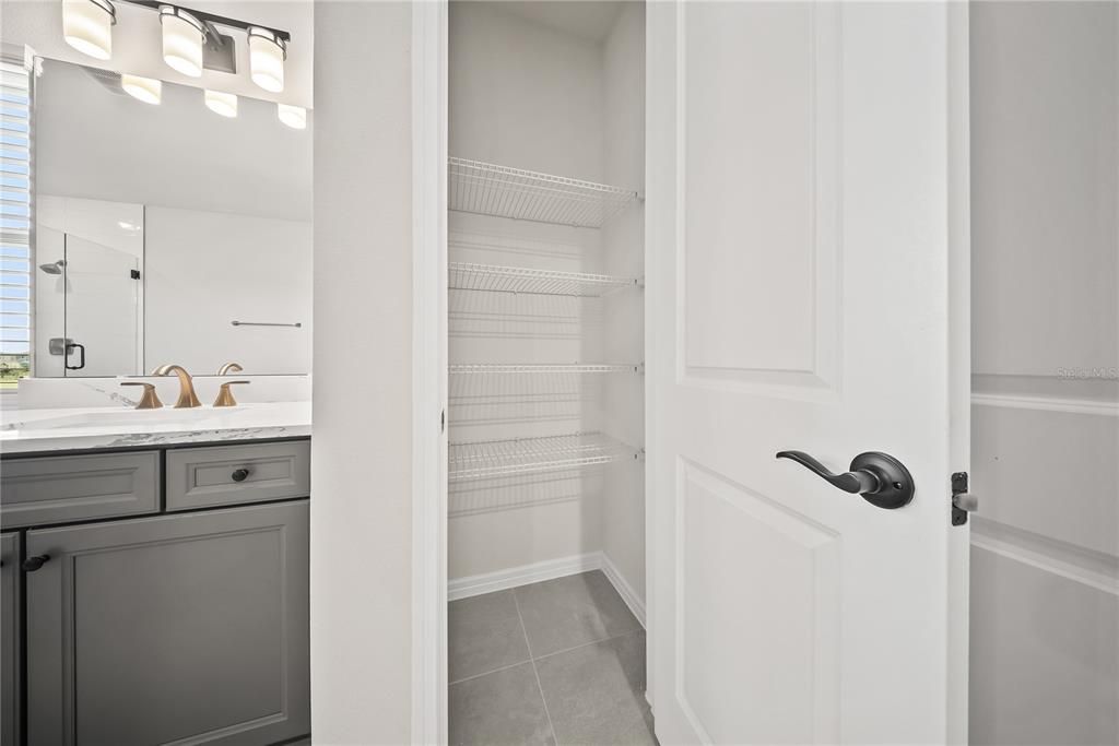 For Sale: $1,349,000 (5 beds, 3 baths, 4342 Square Feet)