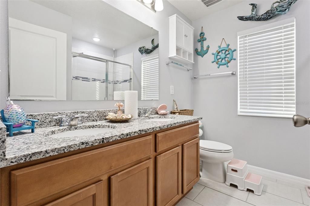 For Sale: $359,999 (4 beds, 2 baths, 1983 Square Feet)