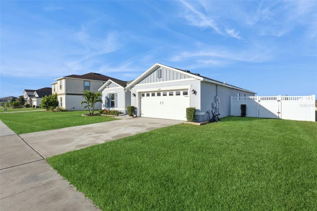 For Sale: $359,999 (4 beds, 2 baths, 1983 Square Feet)