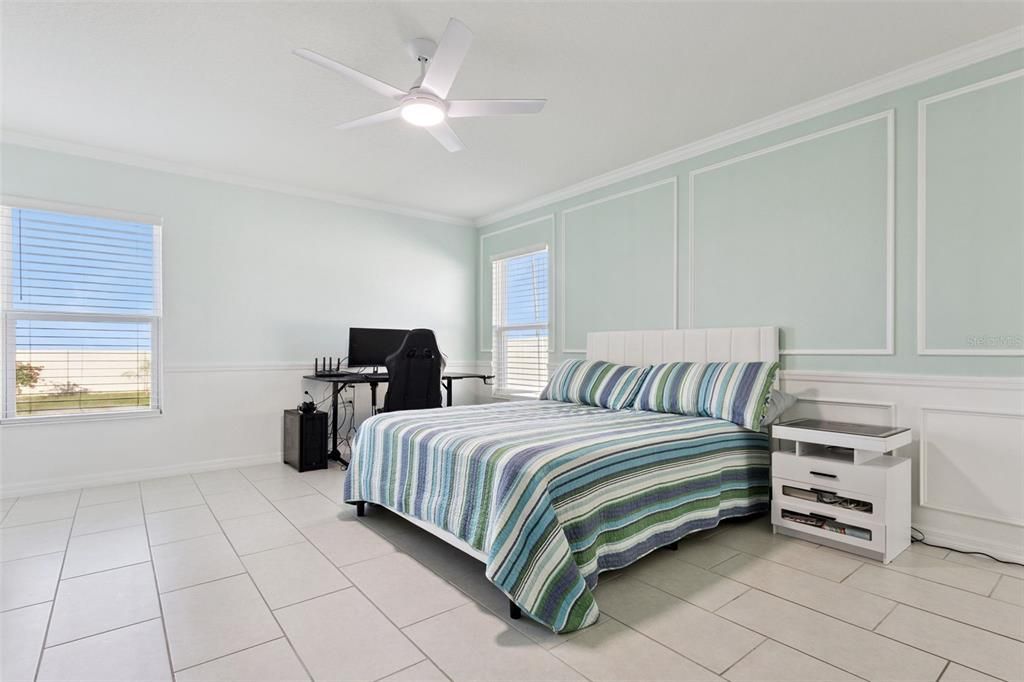 For Sale: $359,999 (4 beds, 2 baths, 1983 Square Feet)