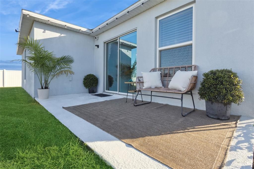 For Sale: $359,999 (4 beds, 2 baths, 1983 Square Feet)