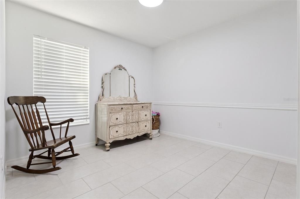 For Sale: $359,999 (4 beds, 2 baths, 1983 Square Feet)