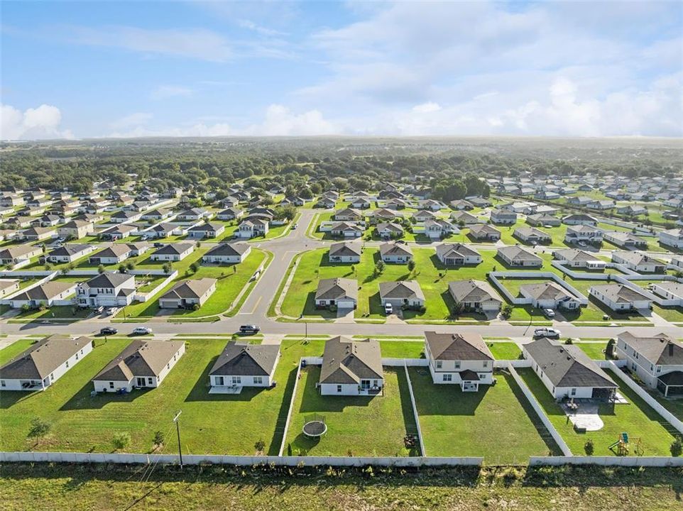 For Sale: $359,999 (4 beds, 2 baths, 1983 Square Feet)