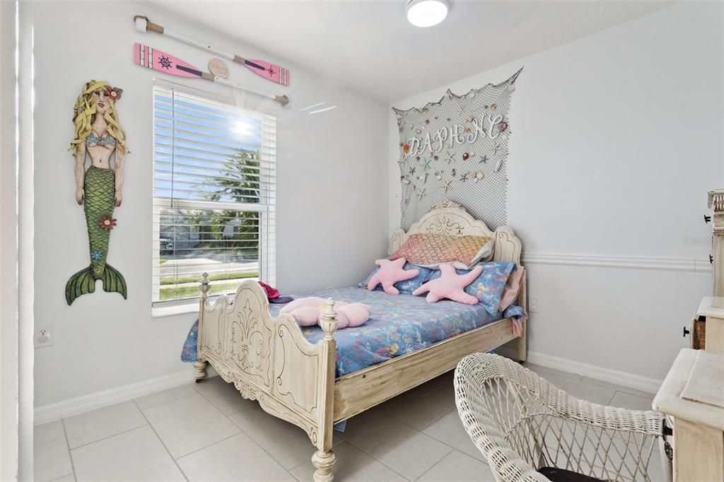 For Sale: $359,999 (4 beds, 2 baths, 1983 Square Feet)