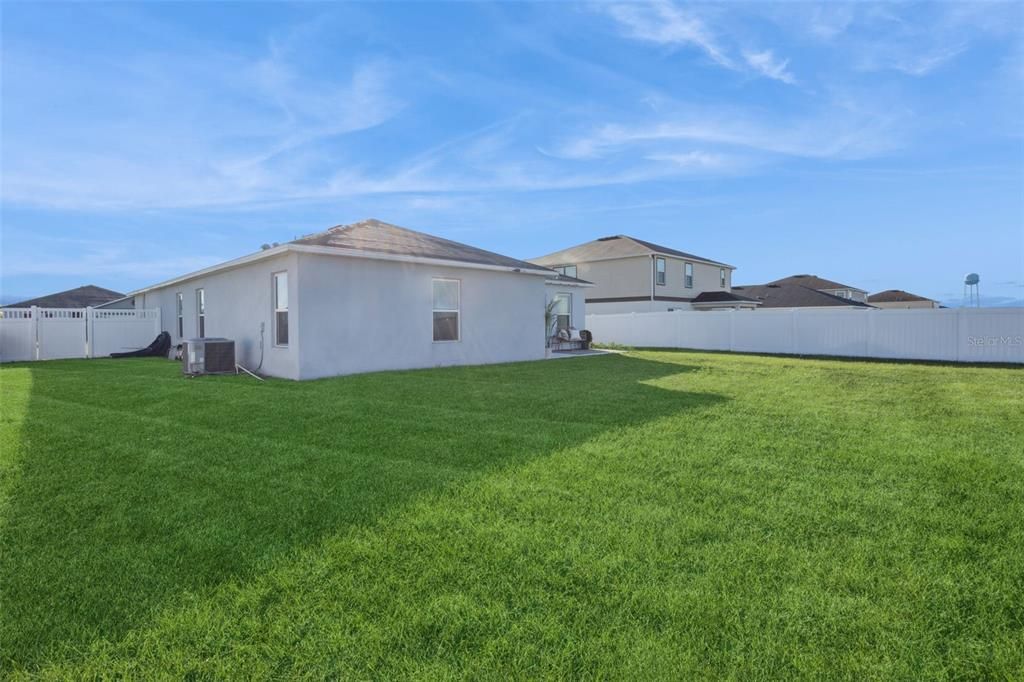 For Sale: $359,999 (4 beds, 2 baths, 1983 Square Feet)