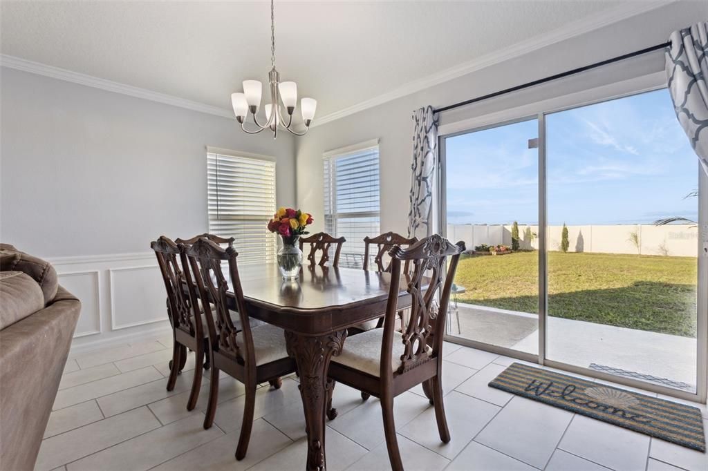 For Sale: $359,999 (4 beds, 2 baths, 1983 Square Feet)