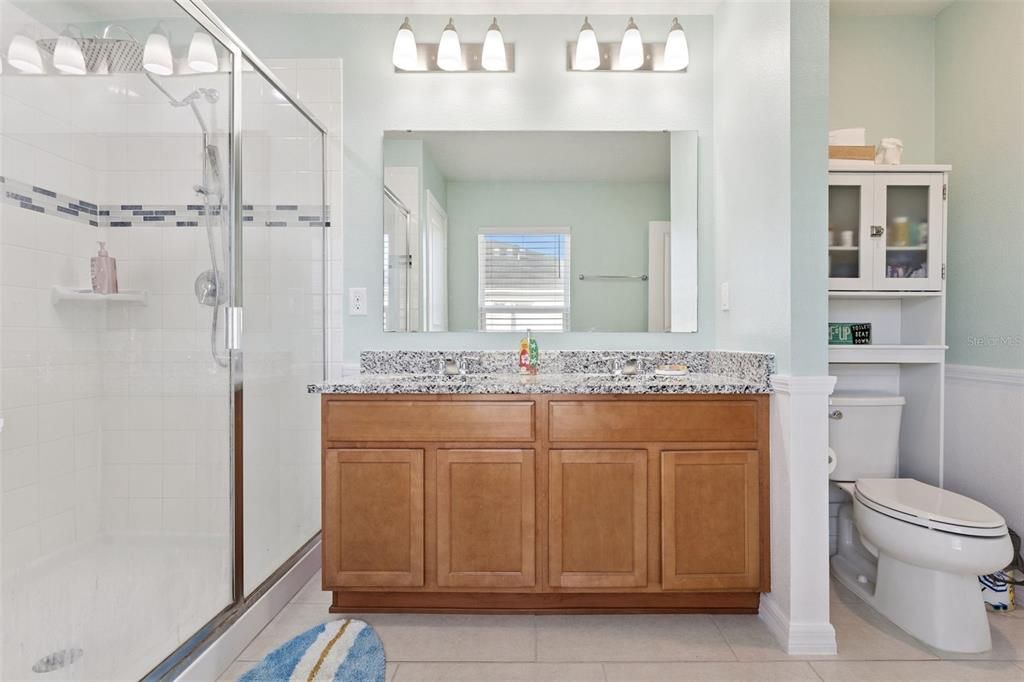 For Sale: $359,999 (4 beds, 2 baths, 1983 Square Feet)