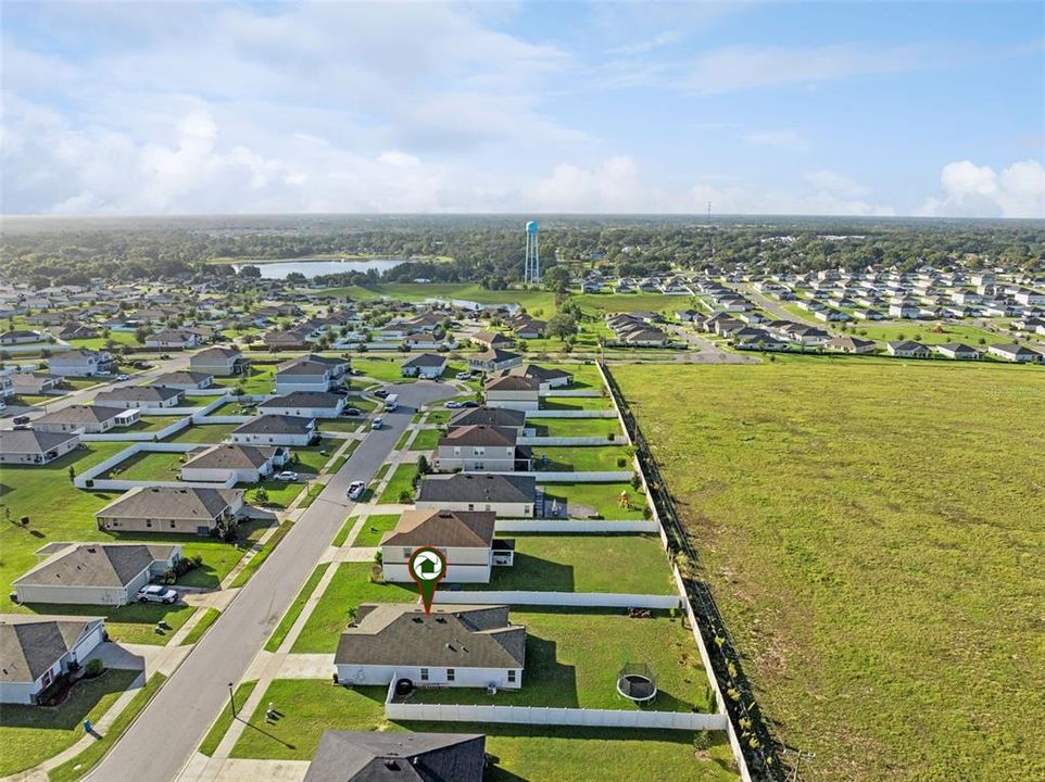 For Sale: $359,999 (4 beds, 2 baths, 1983 Square Feet)