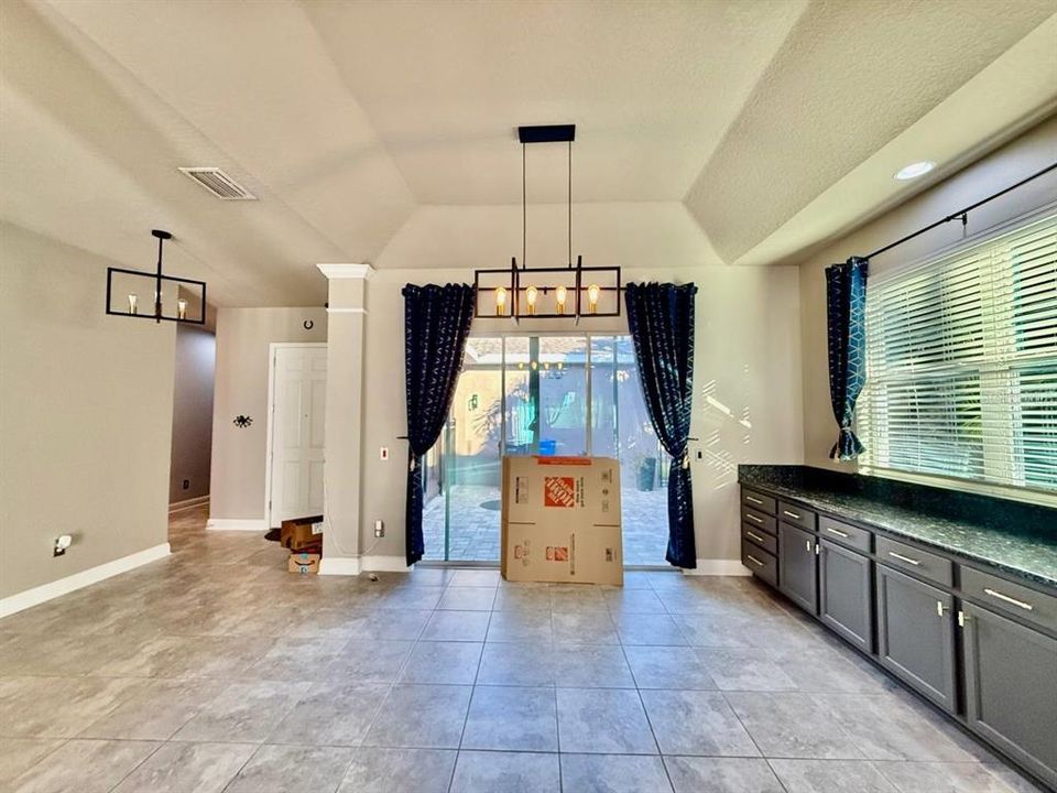 出租: $3,000 (4 贝兹, 2 浴室, 2532 平方英尺)