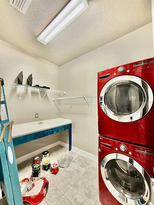 出租: $3,000 (4 贝兹, 2 浴室, 2532 平方英尺)