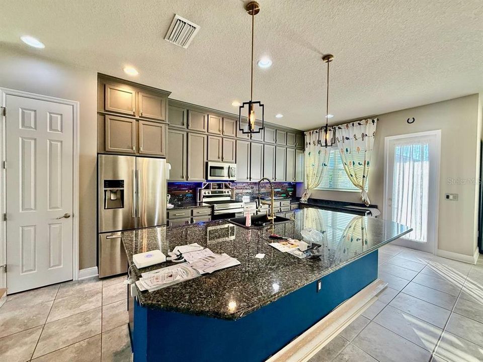 出租: $3,000 (4 贝兹, 2 浴室, 2532 平方英尺)