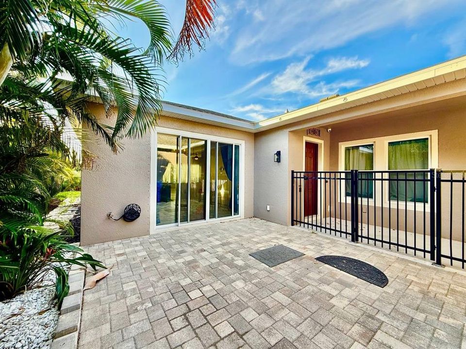 出租: $3,000 (4 贝兹, 2 浴室, 2532 平方英尺)