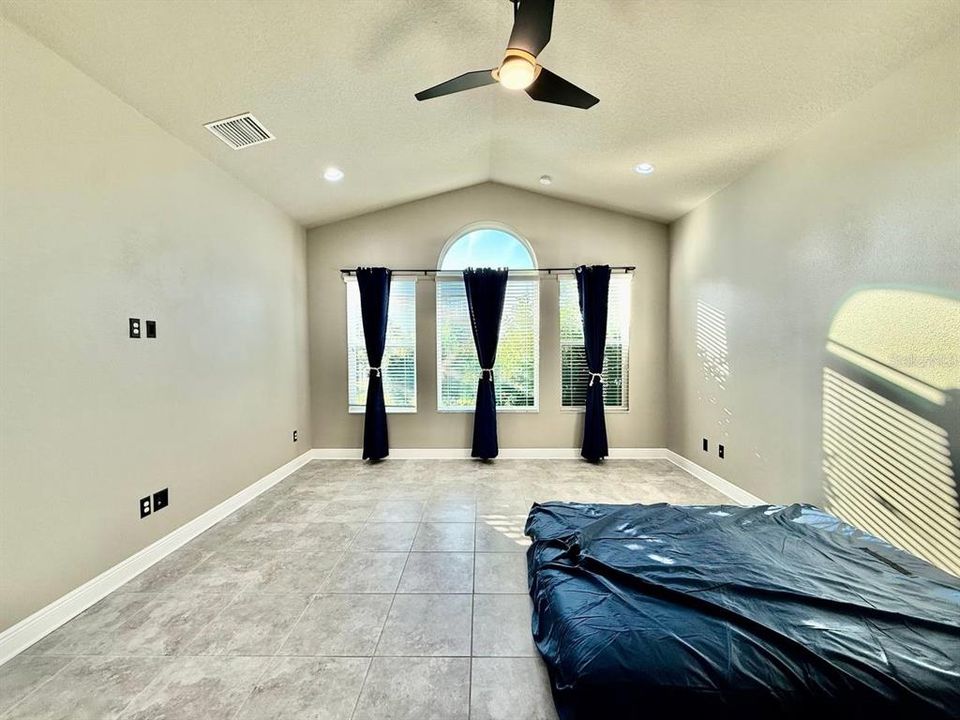 出租: $3,000 (4 贝兹, 2 浴室, 2532 平方英尺)