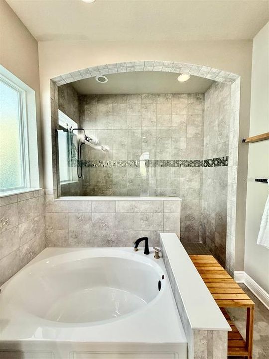 出租: $3,000 (4 贝兹, 2 浴室, 2532 平方英尺)