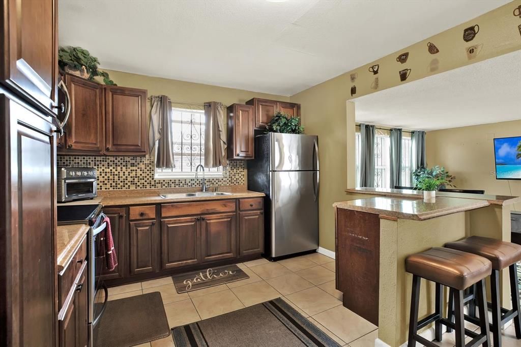 Active With Contract: $370,000 (3 beds, 2 baths, 1290 Square Feet)