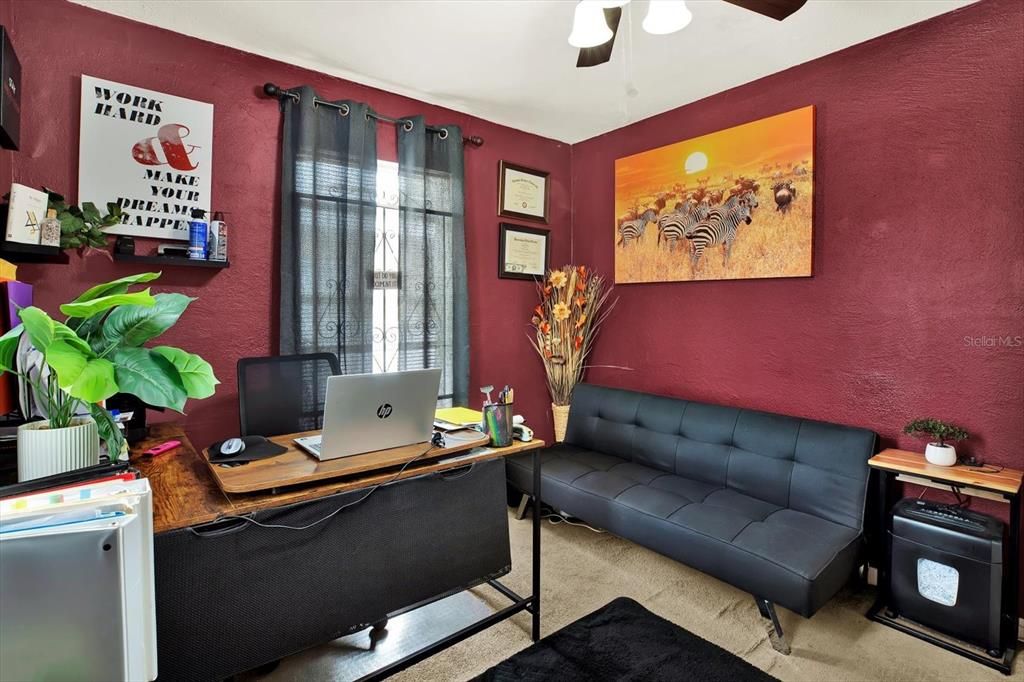 Active With Contract: $370,000 (3 beds, 2 baths, 1290 Square Feet)