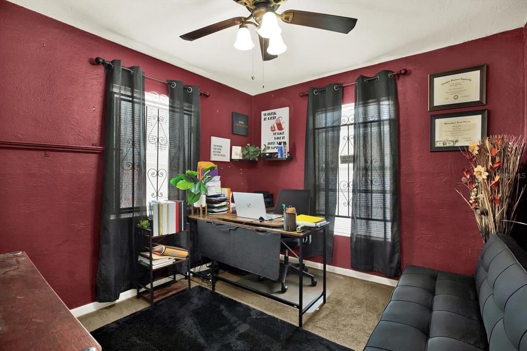 Active With Contract: $370,000 (3 beds, 2 baths, 1290 Square Feet)