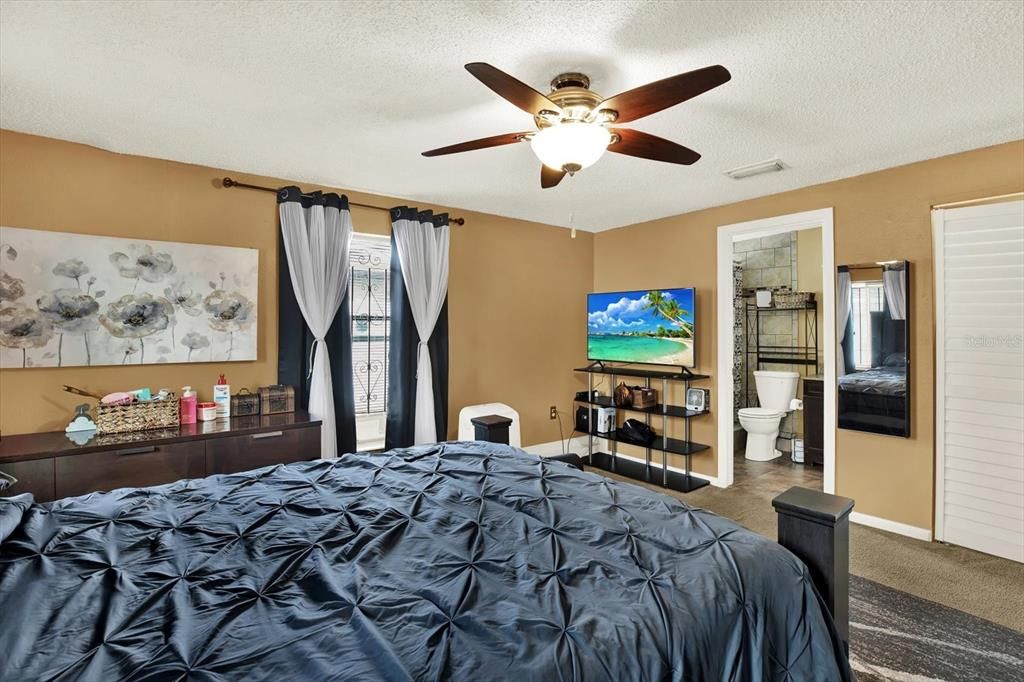 Active With Contract: $370,000 (3 beds, 2 baths, 1290 Square Feet)