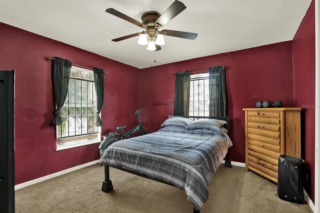 Active With Contract: $370,000 (3 beds, 2 baths, 1290 Square Feet)