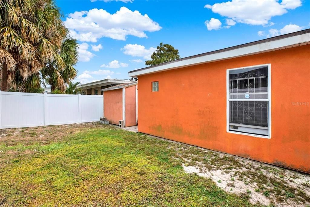 Active With Contract: $370,000 (3 beds, 2 baths, 1290 Square Feet)