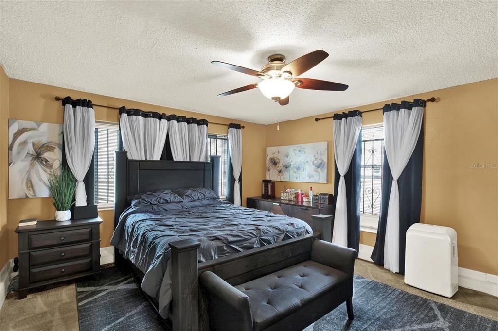 Active With Contract: $370,000 (3 beds, 2 baths, 1290 Square Feet)