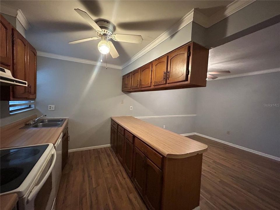 В аренду: $1,050 (2 спален, 1 ванн, 876 Квадратных фут)