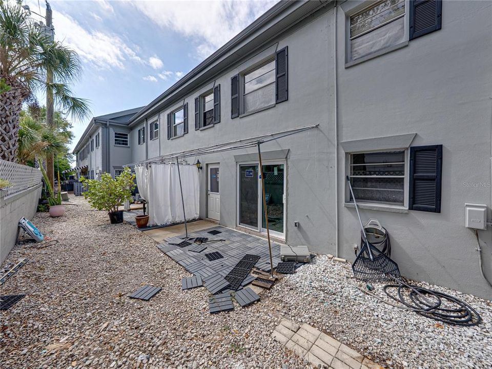 待售: $140,000 (1 贝兹, 1 浴室, 722 平方英尺)