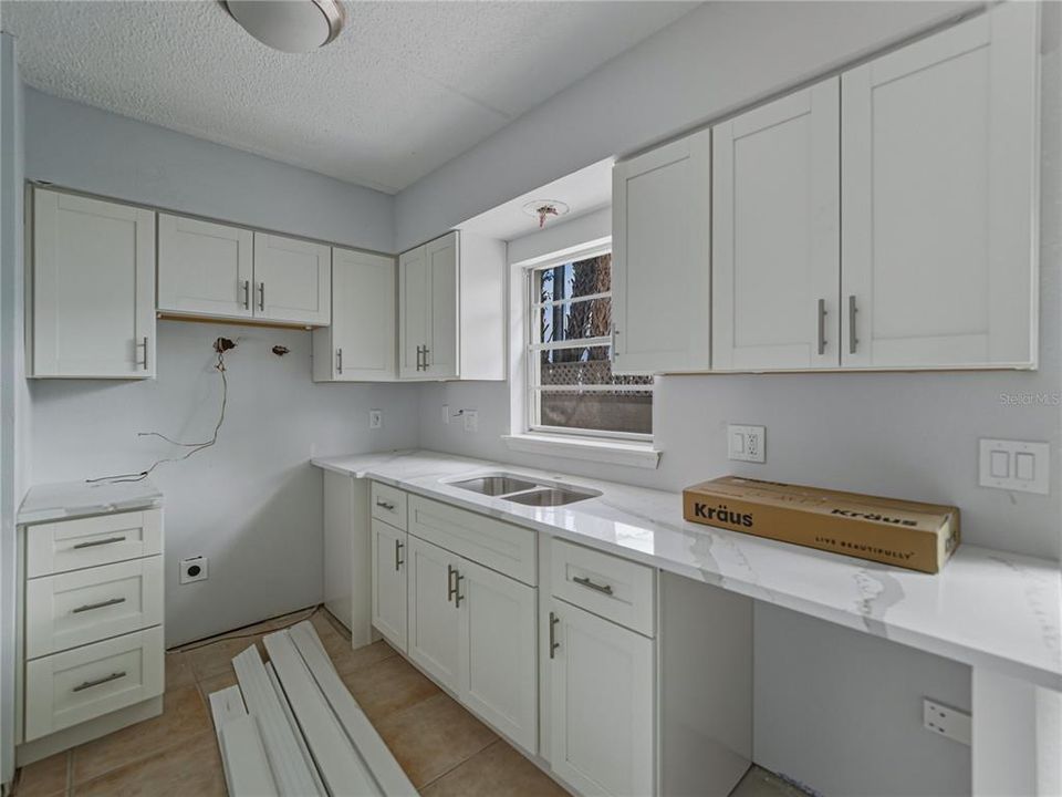 待售: $140,000 (1 贝兹, 1 浴室, 722 平方英尺)