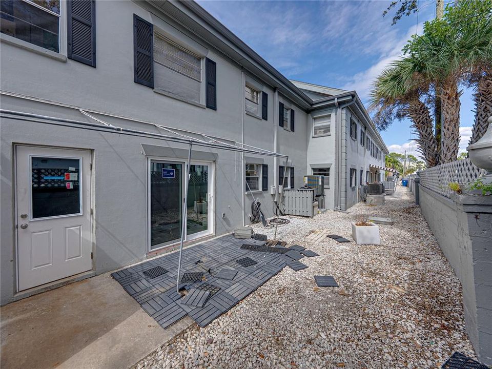 待售: $140,000 (1 贝兹, 1 浴室, 722 平方英尺)