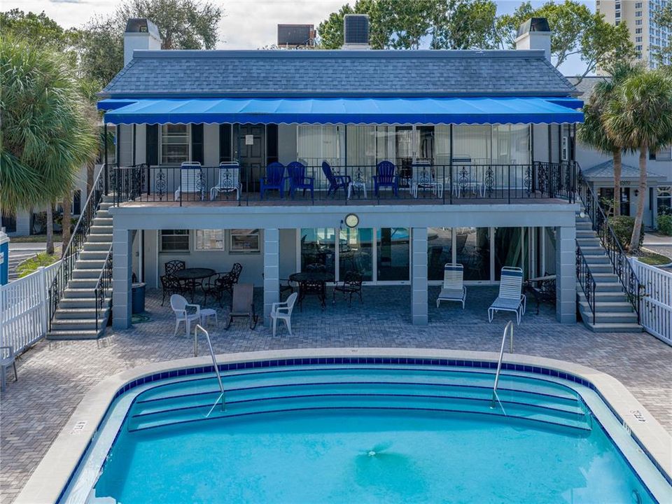 待售: $140,000 (1 贝兹, 1 浴室, 722 平方英尺)