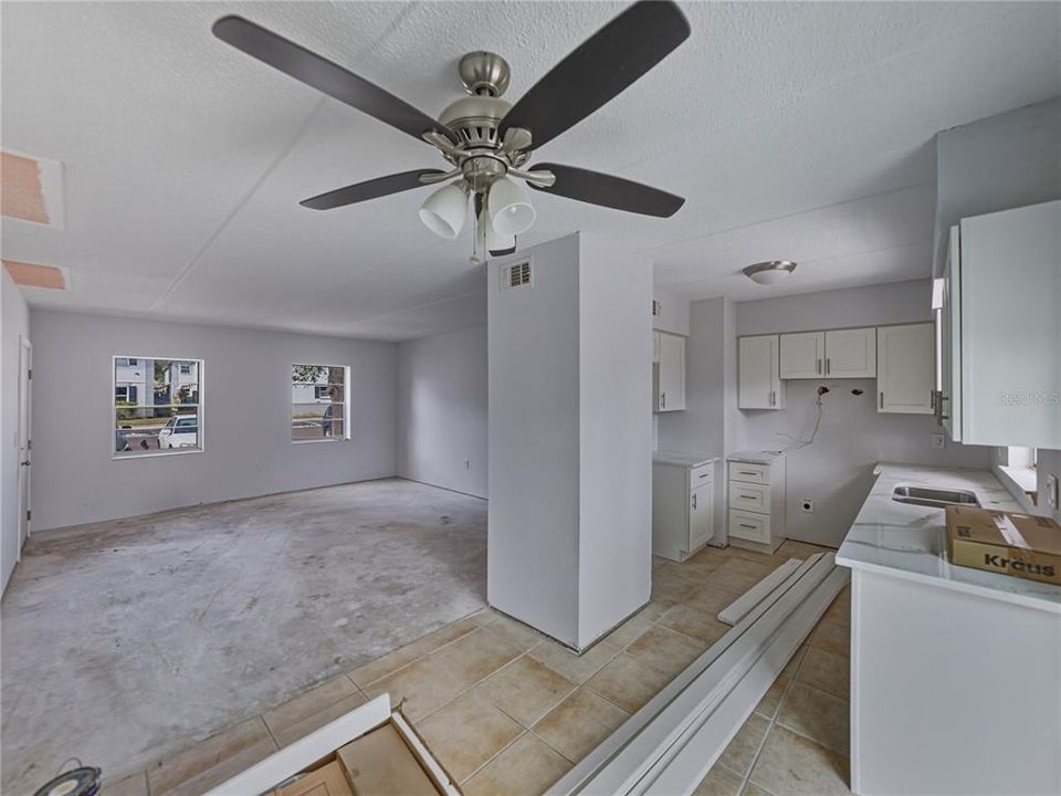 待售: $140,000 (1 贝兹, 1 浴室, 722 平方英尺)