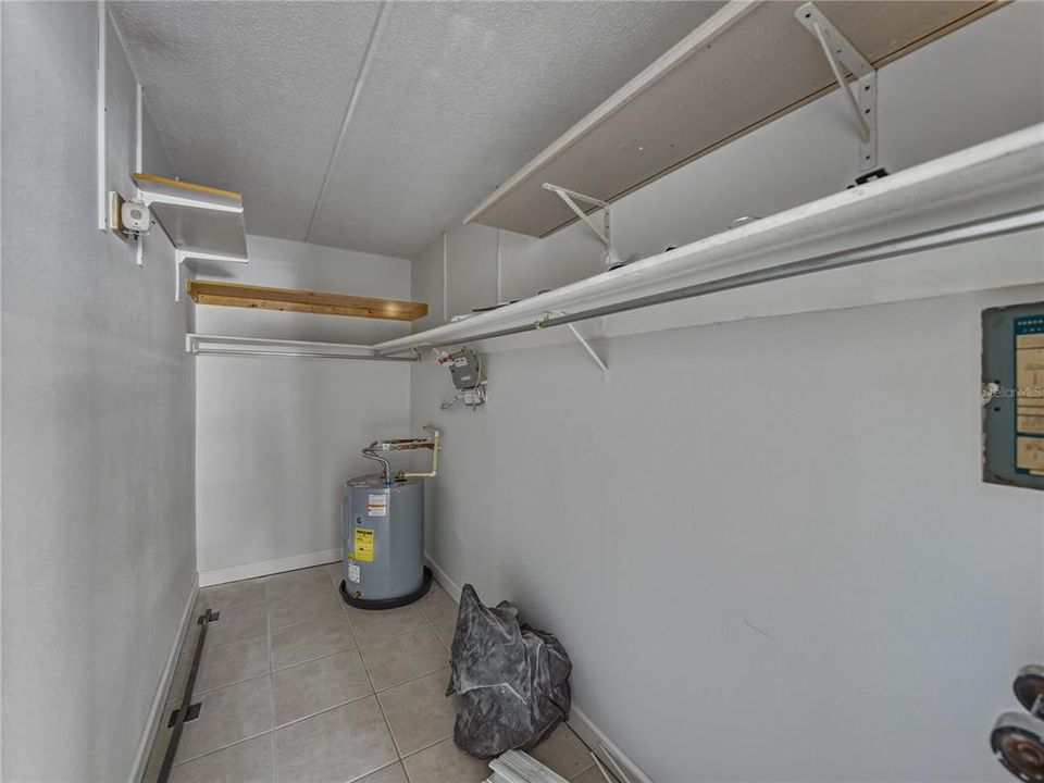 待售: $140,000 (1 贝兹, 1 浴室, 722 平方英尺)