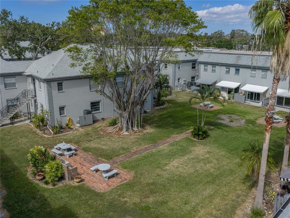 待售: $140,000 (1 贝兹, 1 浴室, 722 平方英尺)