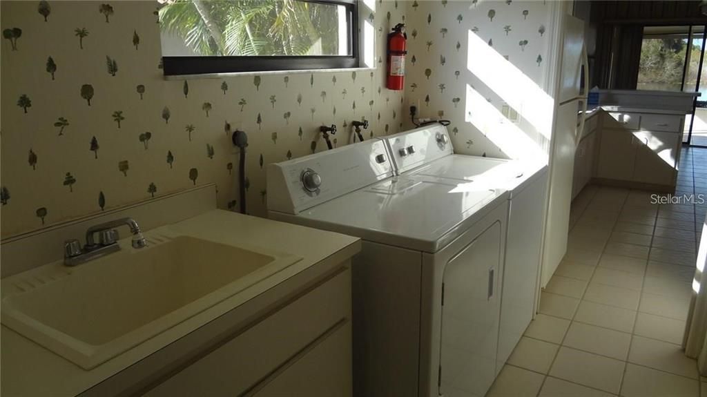 For Rent: $2,400 (3 beds, 2 baths, 2000 Square Feet)