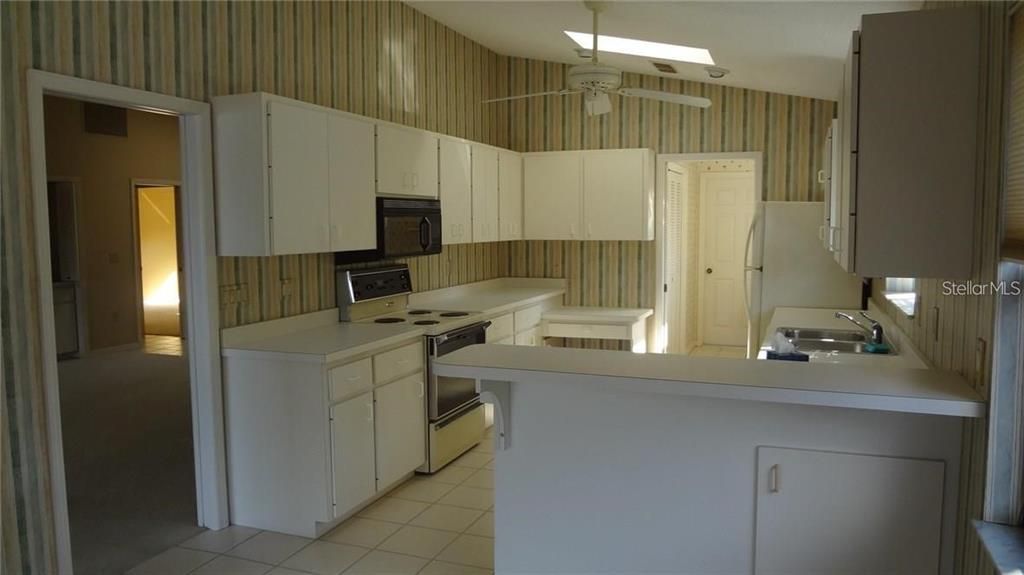 For Rent: $2,400 (3 beds, 2 baths, 2000 Square Feet)