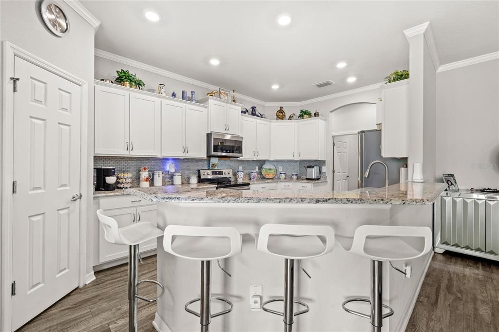 合同活跃: $379,900 (4 贝兹, 3 浴室, 2436 平方英尺)