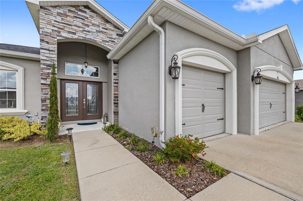 合同活跃: $379,900 (4 贝兹, 3 浴室, 2436 平方英尺)