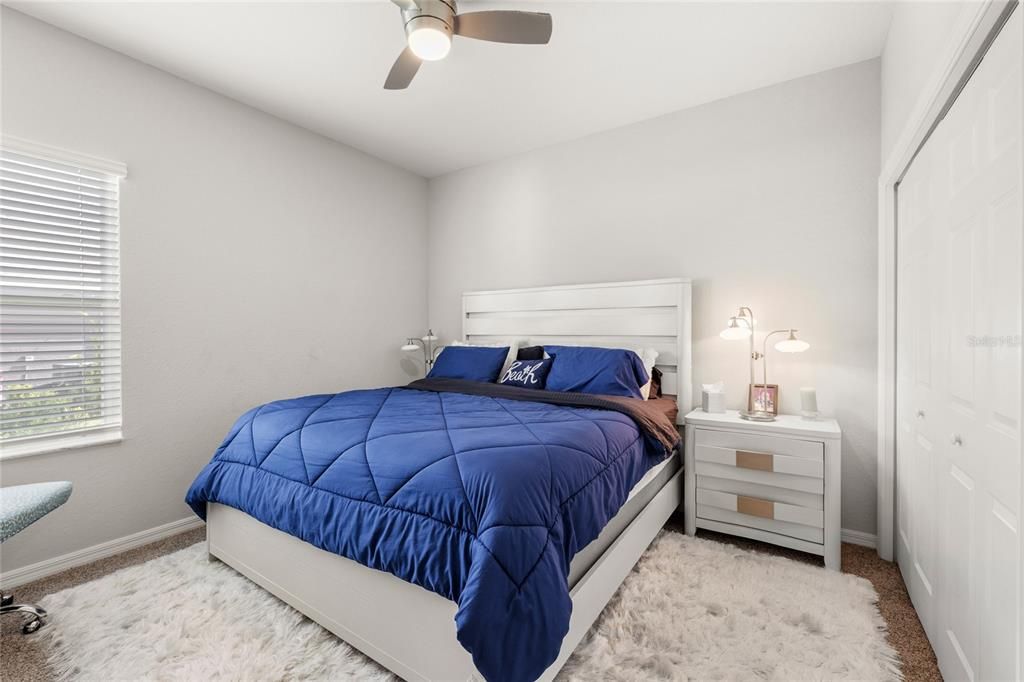 合同活跃: $379,900 (4 贝兹, 3 浴室, 2436 平方英尺)