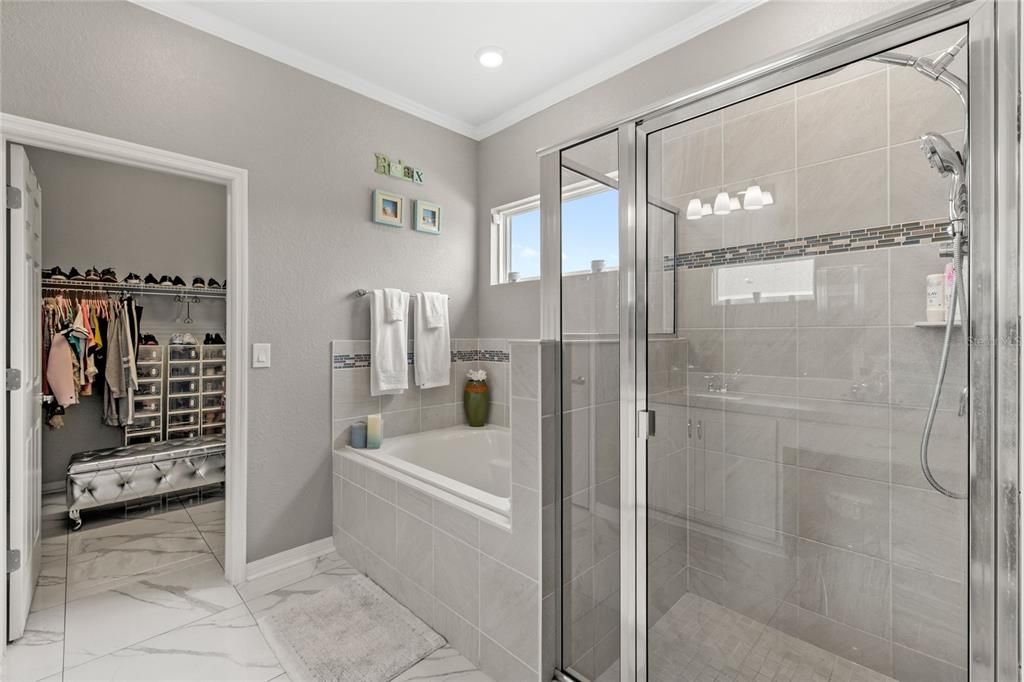 合同活跃: $379,900 (4 贝兹, 3 浴室, 2436 平方英尺)