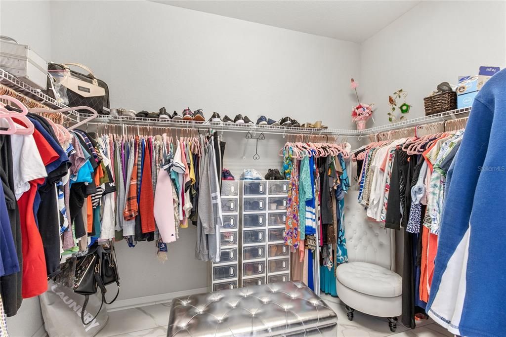 合同活跃: $379,900 (4 贝兹, 3 浴室, 2436 平方英尺)