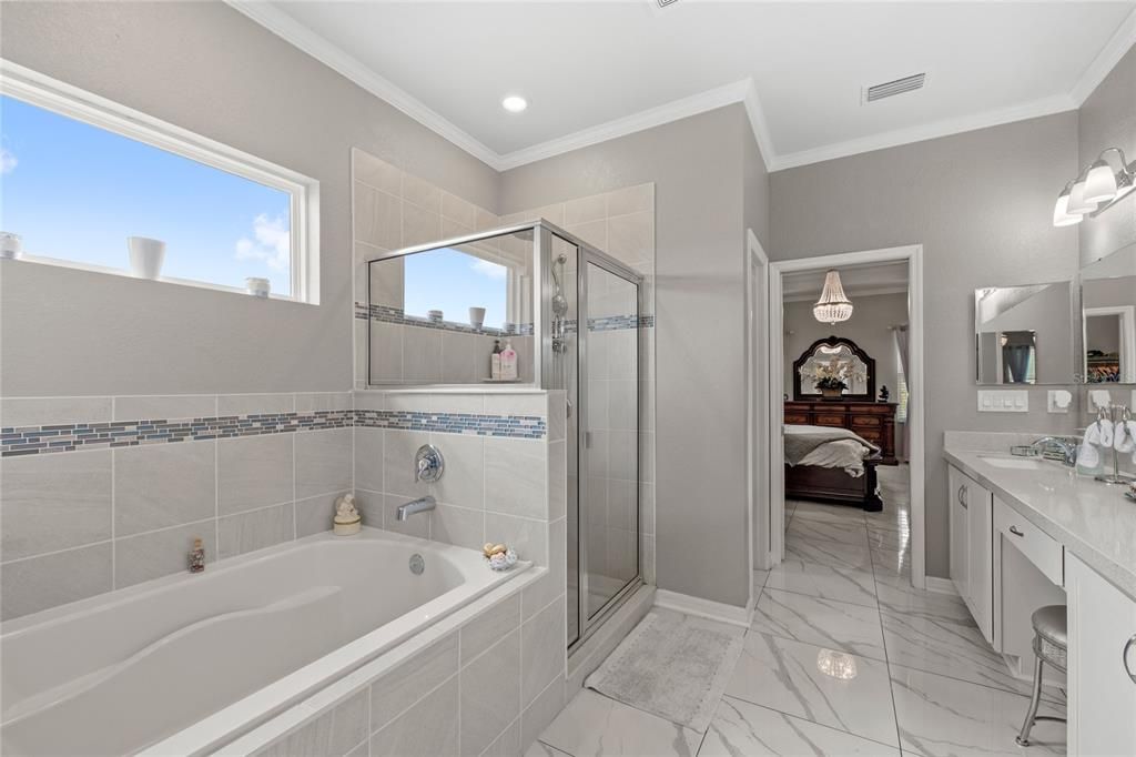 合同活跃: $379,900 (4 贝兹, 3 浴室, 2436 平方英尺)