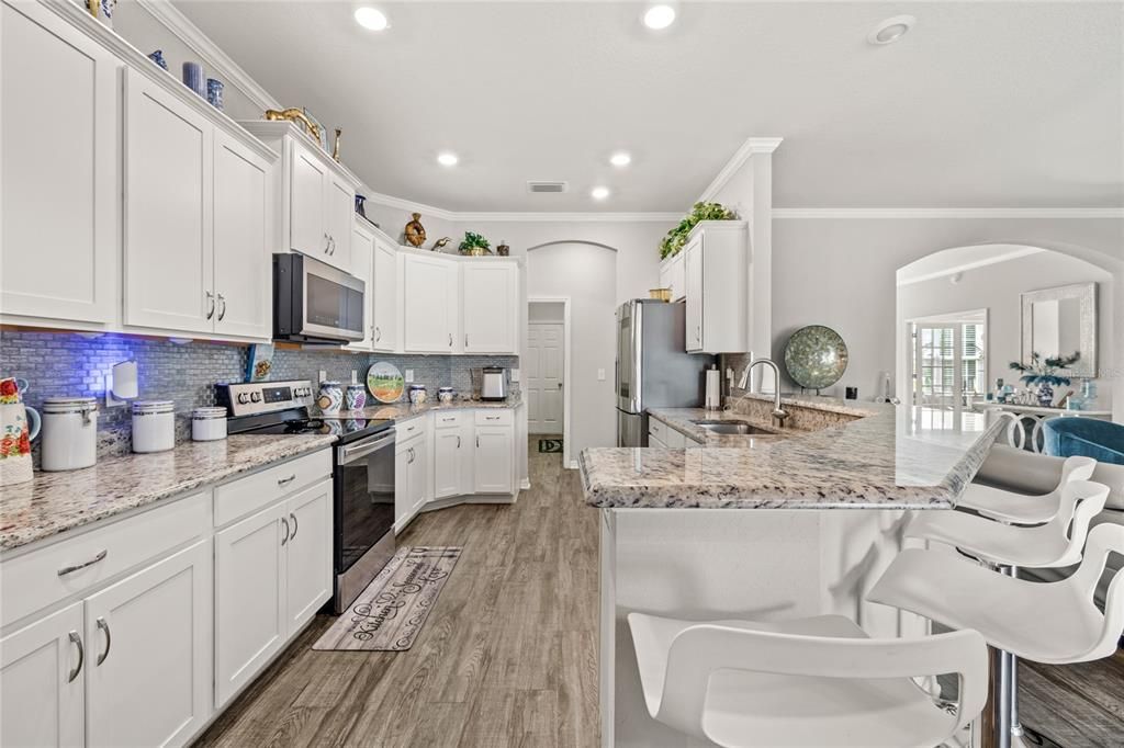 合同活跃: $379,900 (4 贝兹, 3 浴室, 2436 平方英尺)