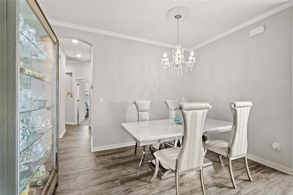 合同活跃: $379,900 (4 贝兹, 3 浴室, 2436 平方英尺)